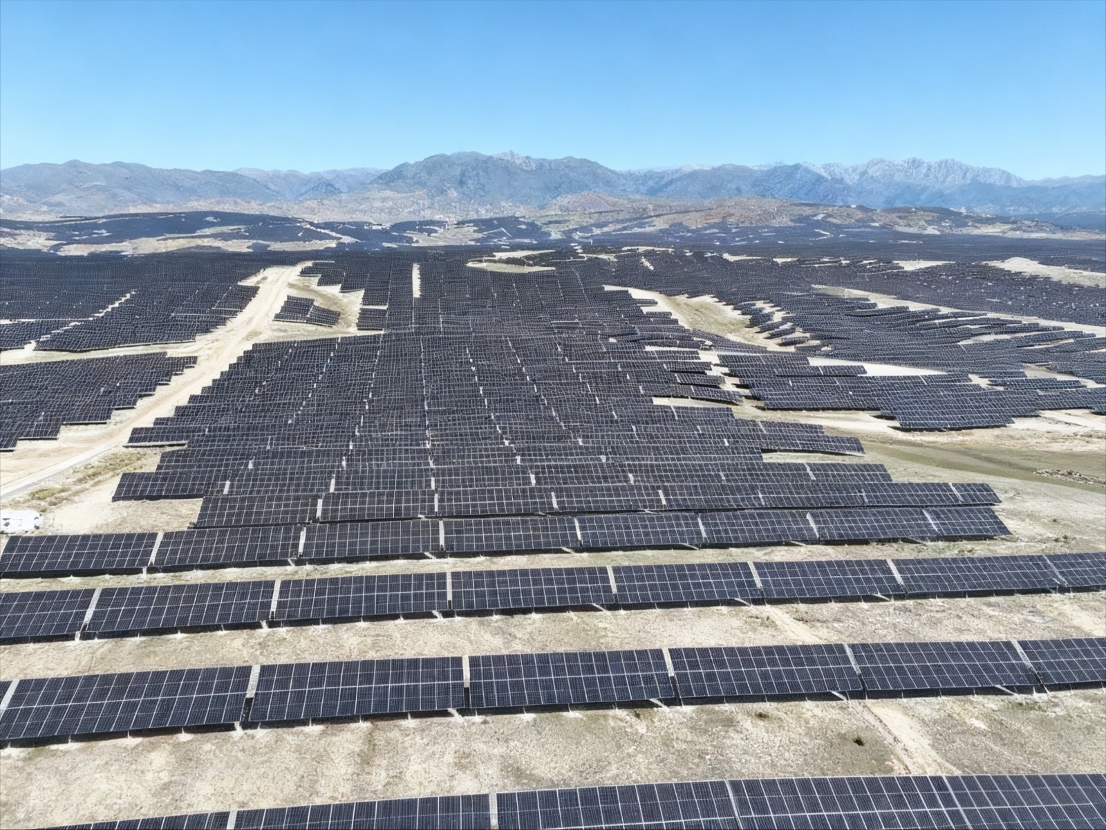 SDIC's Manas, Xinjiang 400MW PV Power Generation Project November 2024